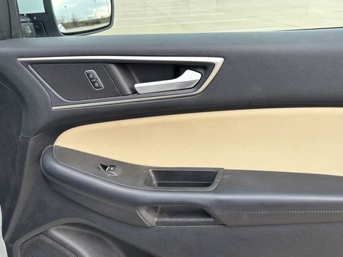 Used 2022 Ford Edge SEL image 11