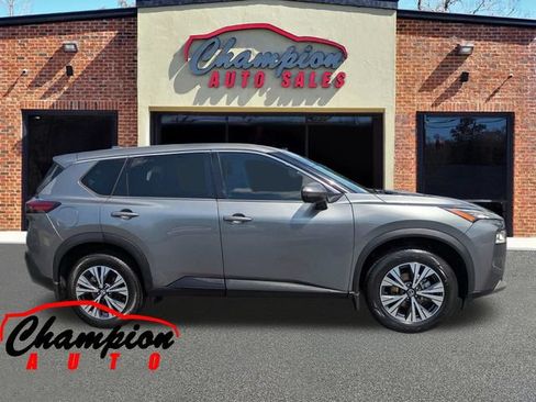 Used 2021 Nissan Rogue SV FWD image 3