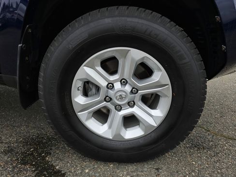 Used 2015 Toyota 4Runner SR5 image 9