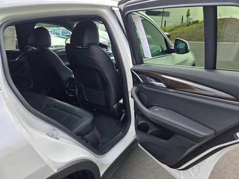 Used 2025 BMW X4 xDrive30i w/ Premium Package image 13