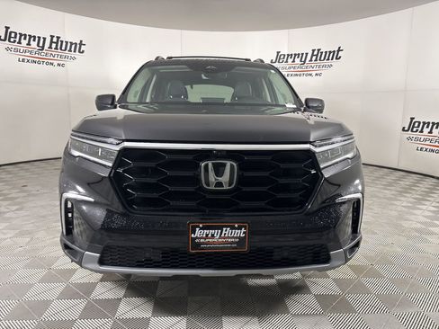 Used 2023 Honda Pilot Elite image 2