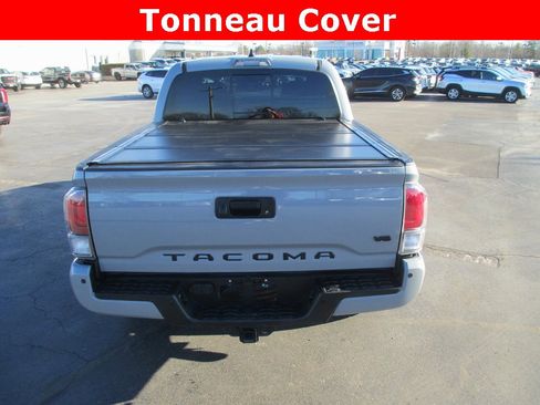 Used 2020 Toyota Tacoma TRD Sport image 6
