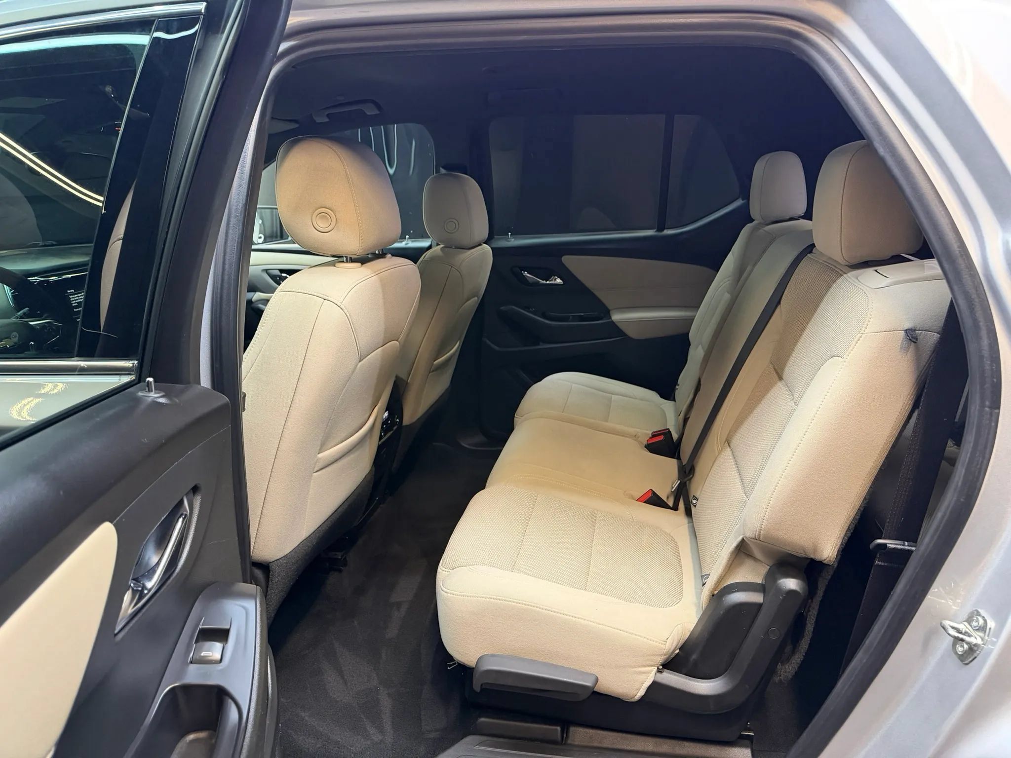 Used 2022 Chevrolet Traverse LS AWD/4WD image 18