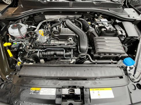 Used 2025 Volkswagen Jetta SE image 32