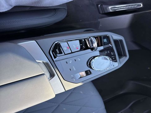 New 2026 BMW iX xDrive60 w/ M Sport Package image 27