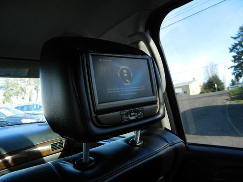 Used 2010 Nissan Armada Titanium image 20