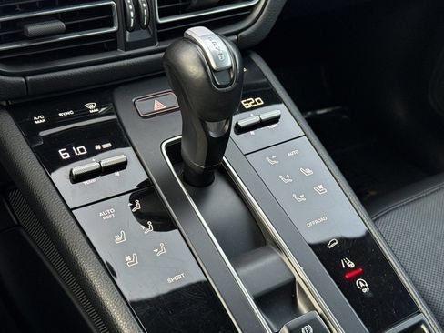 Used 2024 Porsche Macan AWD/4WD image 20