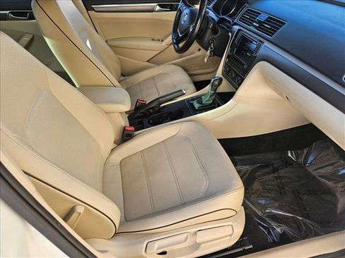 Used 2018 Volkswagen Passat 2.0T R-Line image 18