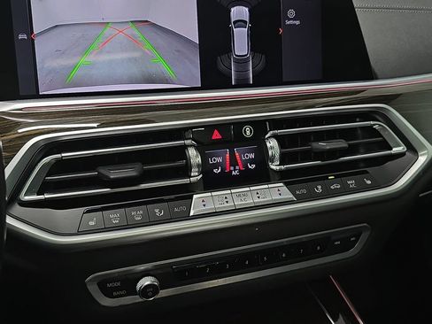 Used 2021 BMW X5 xDrive40i w/ M Sport Package AWD/4WD image 19