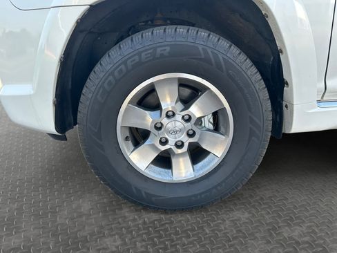 Used 2012 Toyota 4Runner SR5 w/ Premium Pkg AWD/4WD image 18