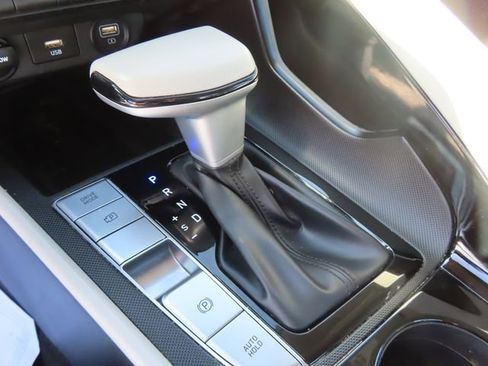 Used 2022 Hyundai Elantra Limited image 34