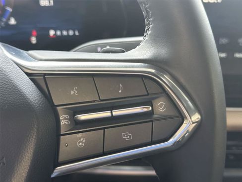 Used 2025 Chevrolet Equinox ACTIV AWD/4WD image 23