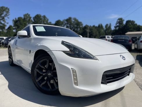 Used 2013 Nissan 370Z Coupe RWD image 3