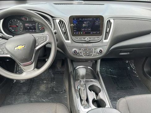 Used 2024 Chevrolet Malibu LT FWD image 9