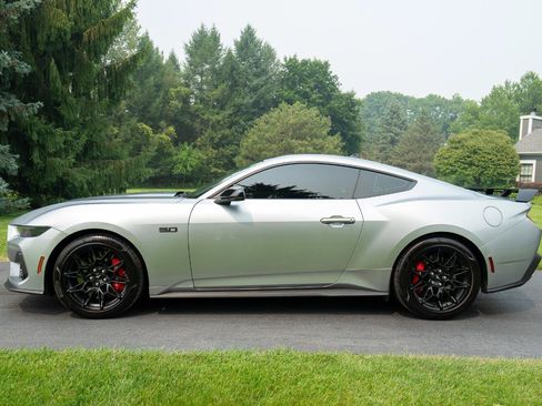 Used 2026 Ford Mustang GT Premium w/ GT Performance Package RWD image 6