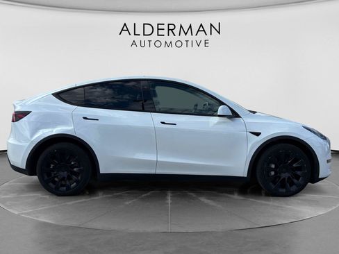 Used 2023 Tesla Model Y AWD image 6
