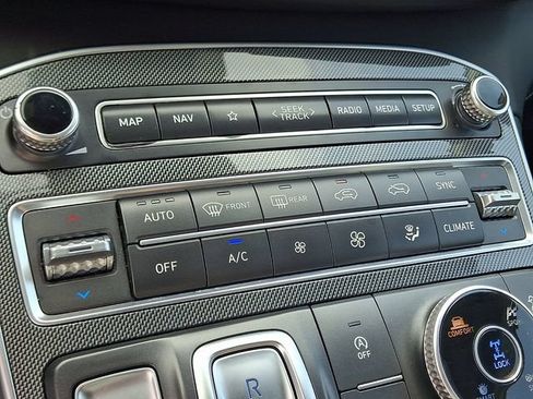 Used 2023 Hyundai Santa Fe SEL w/ Premium Package AWD/4WD image 17