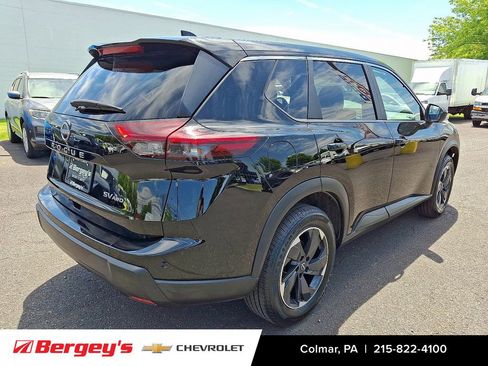 Used 2024 Nissan Rogue SV AWD/4WD image 5