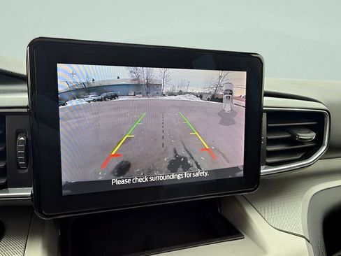 Used 2022 Ford Explorer XLT w/ Equipment Group 202A AWD/4WD image 13