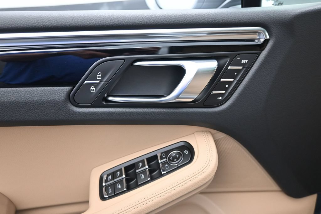 New 2026 Porsche Macan AWD/4WD image 11