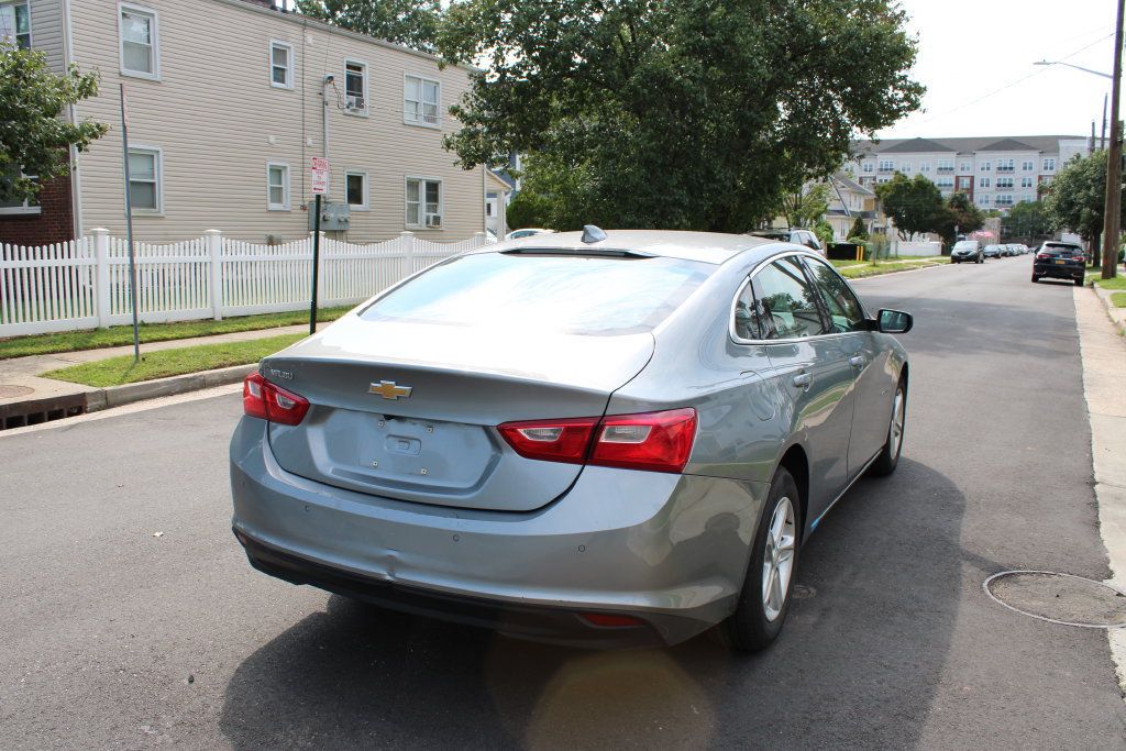 Used 2024 Chevrolet Malibu LT FWD image 5