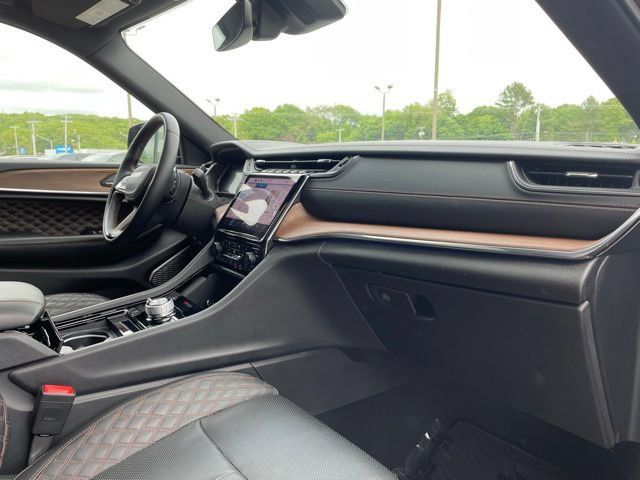 Used 2024 Jeep Grand Cherokee L Summit w/ High Altitude Package AWD/4WD image 35