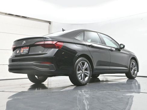 Used 2023 Volkswagen Jetta SE w/ Panoramic Sunroof Package image 30