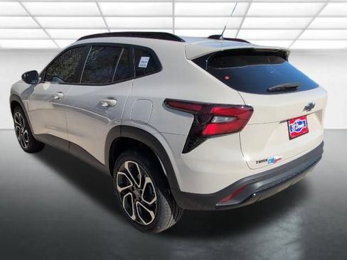 New 2026 Chevrolet Trax RS w/ Sunroof Package image 2