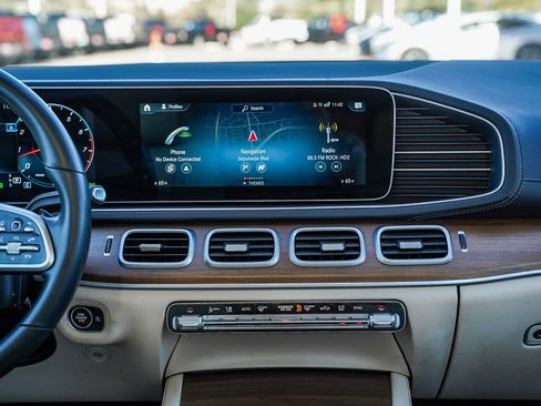 Used 2022 Mercedes-Benz GLS 450 4MATIC image 15