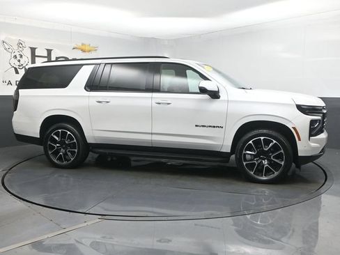 Used 2025 Chevrolet Suburban RST w/ Comfort Package AWD/4WD image 1