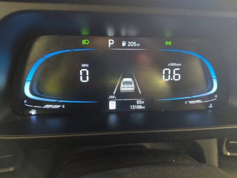 Used 2025 Hyundai Elantra Sport image 23