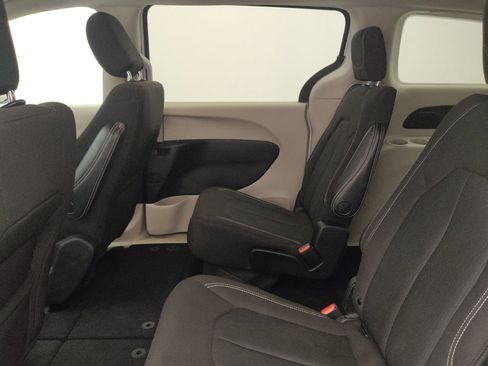 Used 2023 Chrysler Voyager LX FWD image 18