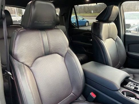 Used 2025 Honda Pilot Black Edition image 12