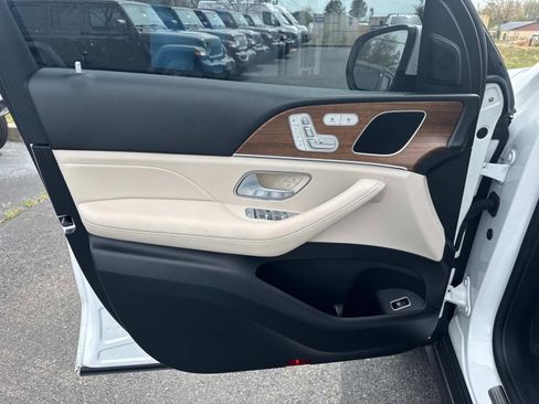 Used 2025 Mercedes-Benz GLE 350 4MATIC image 27