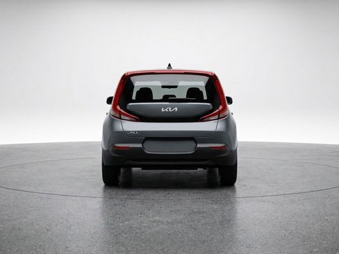 Used 2025 Kia Soul LX w/ LX Technology Package FWD image 7