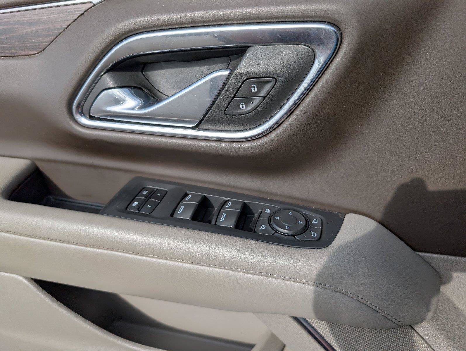 Used 2023 Chevrolet Tahoe Z71 w/ Luxury Package AWD/4WD image 16