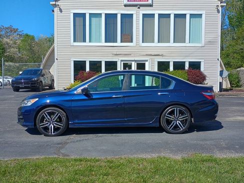 Used 2017 Honda Accord Sport image 2