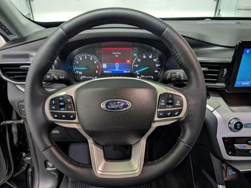Used 2023 Ford Explorer XLT w/ Equipment Group 202A AWD/4WD image 18