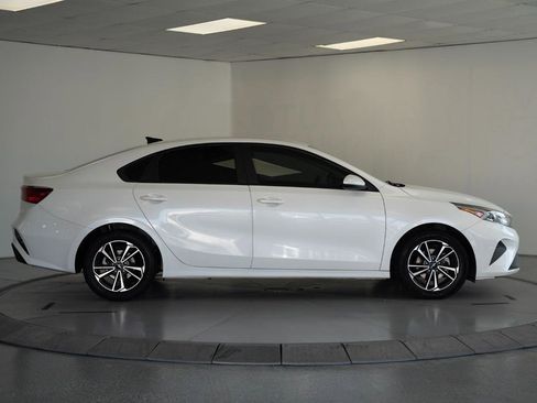 Used 2023 Kia Forte LXS FWD image 8