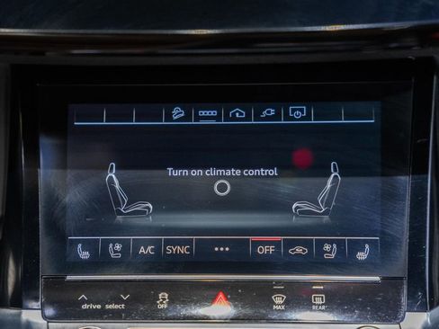 Used 2024 Audi Q8 e-tron Premium Plus image 21