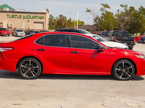 Used 2020 Toyota Camry XSE image 4