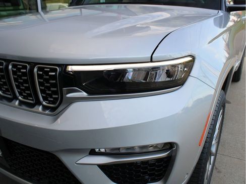New 2025 Jeep Grand Cherokee Summit image 37