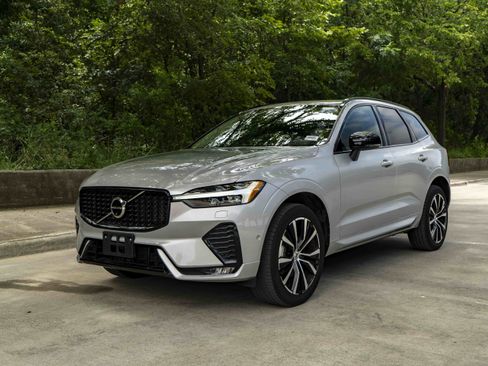 Used 2024 Volvo XC60 B5 Plus AWD/4WD image 5