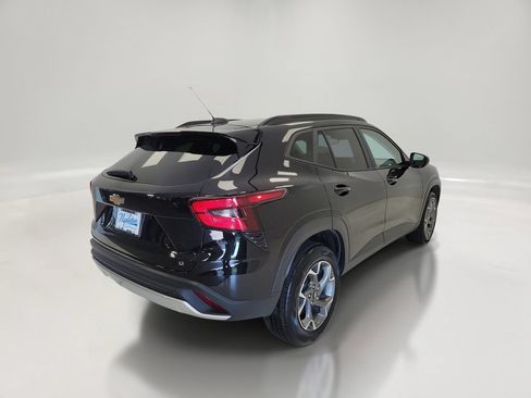 Used 2025 Chevrolet Trax LT w/ LT Convenience Package FWD image 5