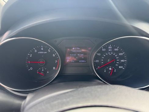 Used 2019 Kia Sedona LX FWD image 16