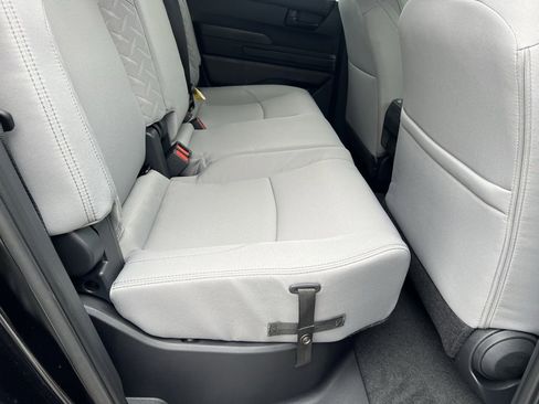 Used 2025 Toyota Tacoma SR5 image 21