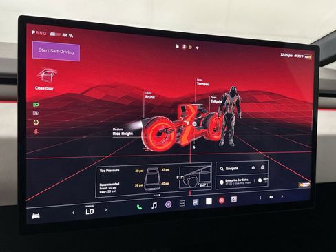 Used 2024 Tesla Cybertruck AWD Crew Cab image 25