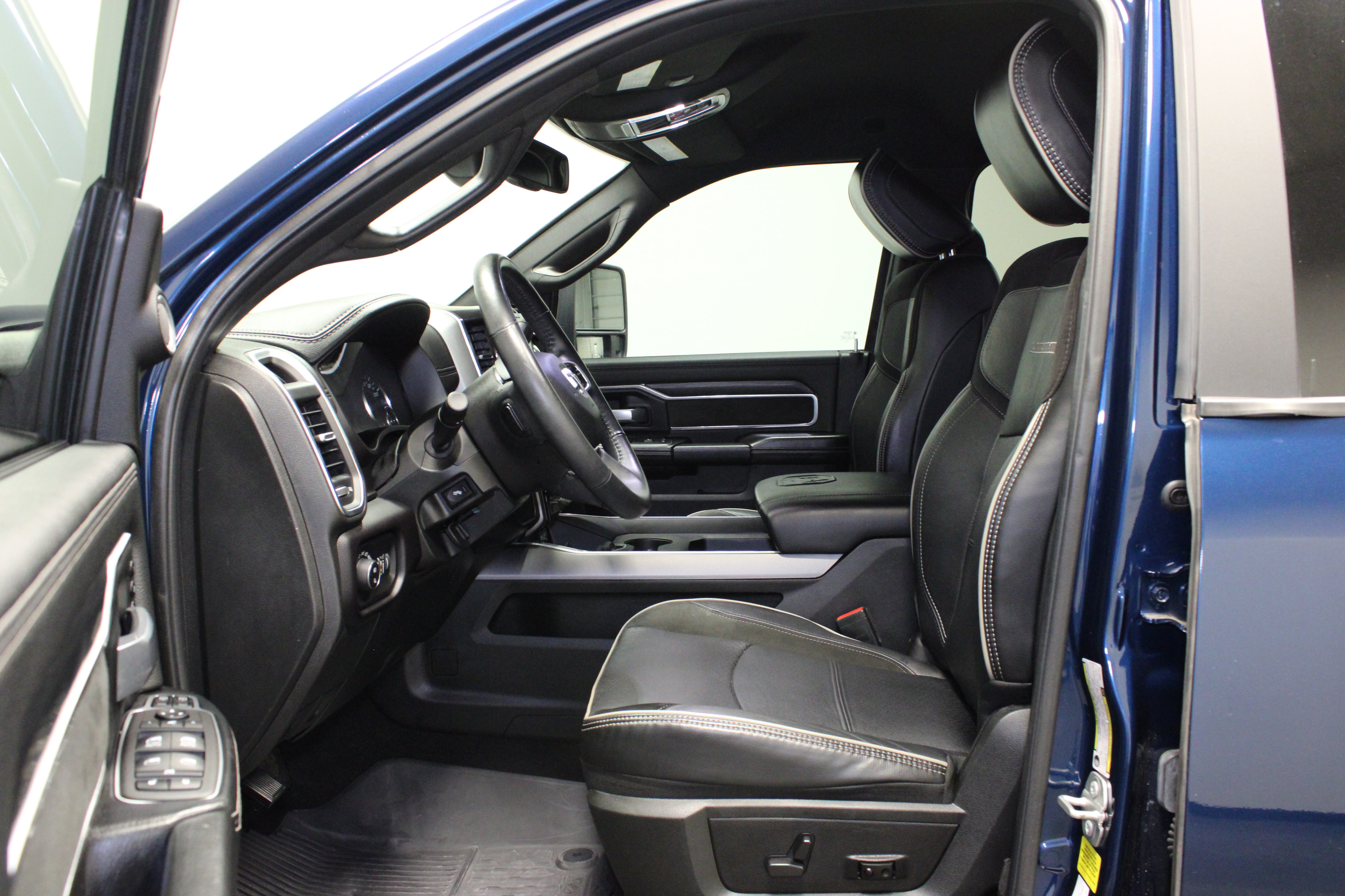 Used 2023 RAM 2500 Laramie AWD/4WD image 18