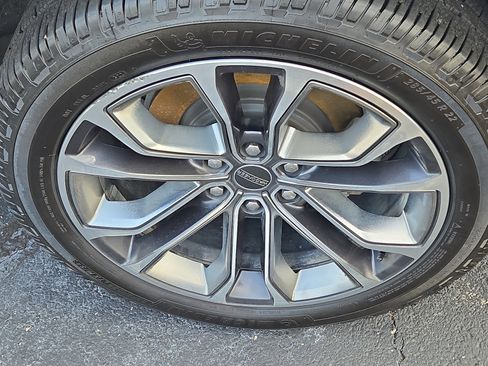 Used 2023 Jeep Grand Wagoneer L Series III w/ HD Trailer Tow Package image 6