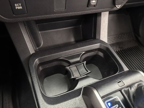 Certified 2017 Toyota Tacoma SR5 image 29